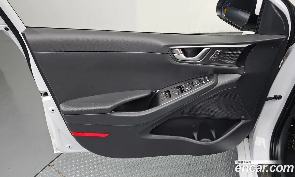 Hyundai Ioniq 2020 0.1 автомат (гидро), фото 14