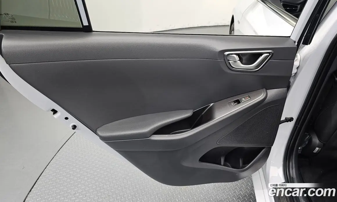 Hyundai Ioniq 2020 0.1 автомат (гидро), фото 15