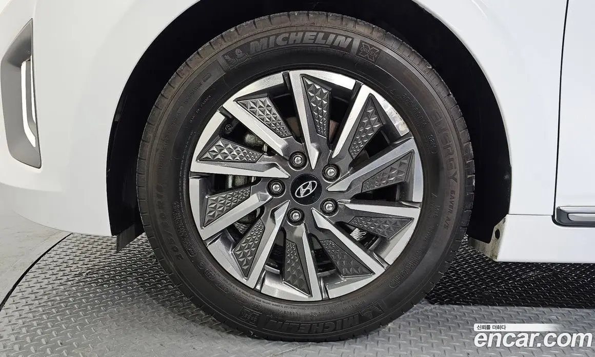 Hyundai Ioniq 2020 0.1 автомат (гидро), фото 5