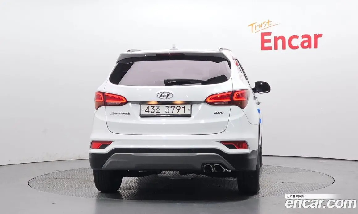 Hyundai Santa Fe 2017 2.0 автомат (гидро), фото 4 Hyundai Santa Fe 2017 2.0 автомат (гидро), фото 4