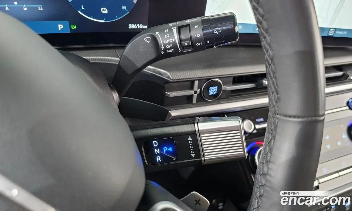 Hyundai Santa Fe 2024 1.6 автомат (гидро), фото 12