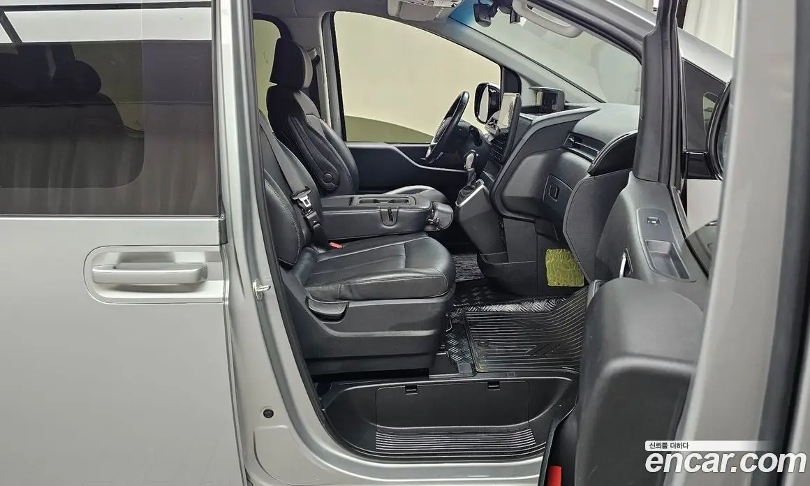 Hyundai Staria 2022 2.2 автомат (гидро), фото 11