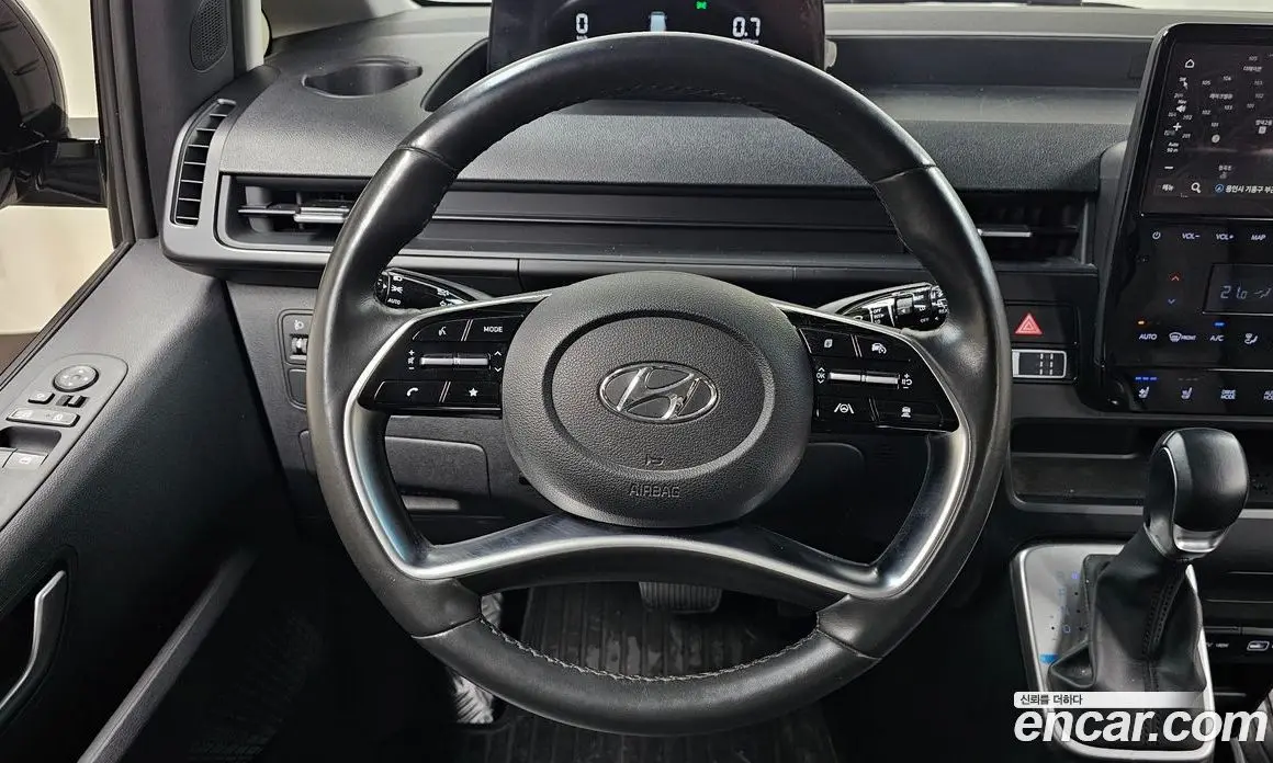 Hyundai Staria 2022 2.2 автомат (гидро), фото 13