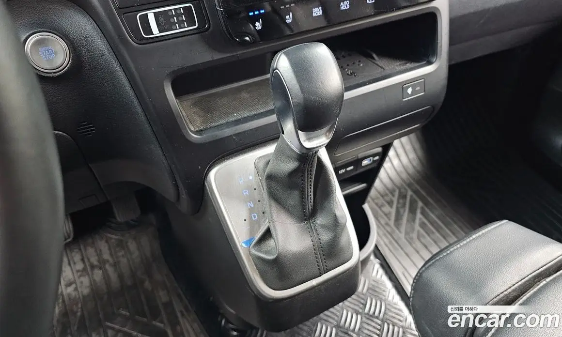 Hyundai Staria 2022 2.2 автомат (гидро), фото 9