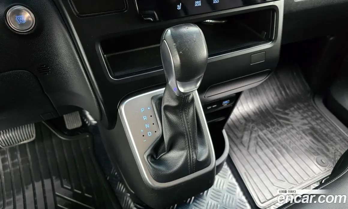 Hyundai Staria 2024 2.2 автомат (гидро), фото 12