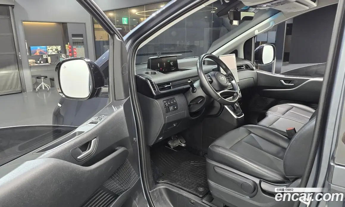 Hyundai Staria 2024 2.2 автомат (гидро), фото 13