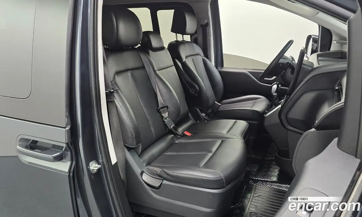Hyundai Staria 2024 2.2 автомат (гидро), фото 16