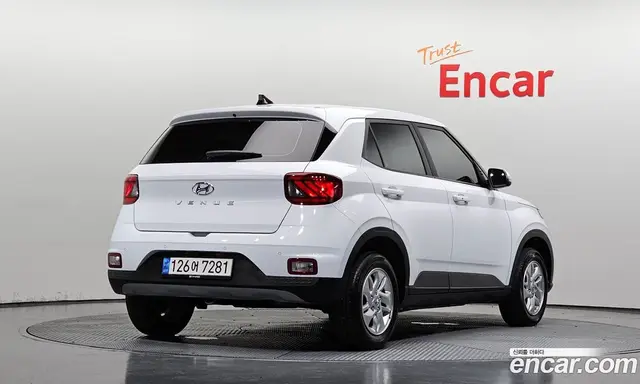 Hyundai Venue 2022 1.6 автомат (гидро), миниатюра 2