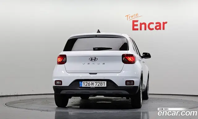 Hyundai Venue 2022 1.6 автомат (гидро), миниатюра 4