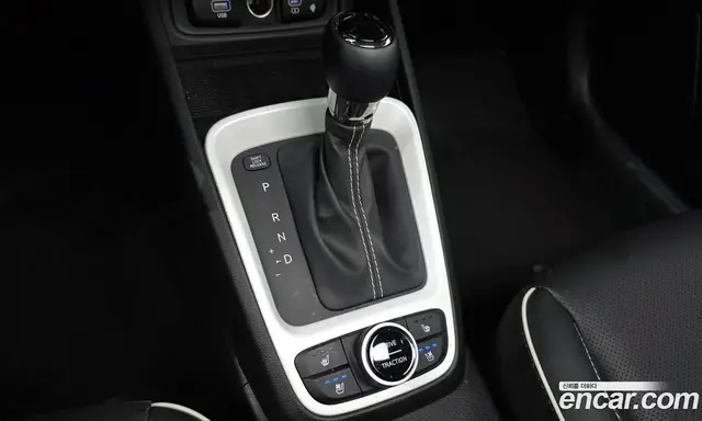 Hyundai Venue 2025 1.6 автомат (гидро), миниатюра 12