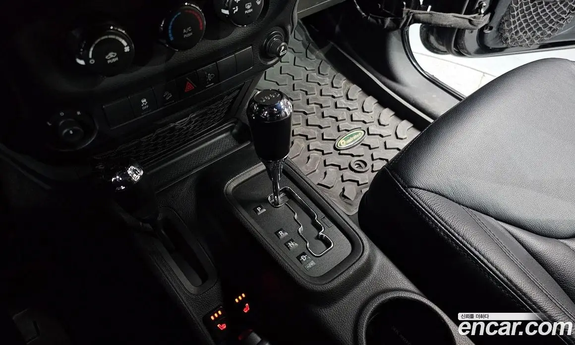 Jeep Wrangler 2011 2.8 автомат (гидро), фото 9 Jeep Wrangler 2011 2.8 автомат (гидро), фото 9