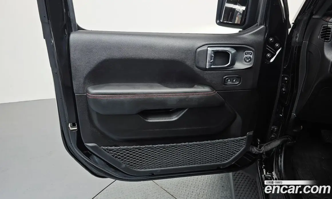 Jeep Wrangler 2023 2.0 автомат (гидро), фото 14 Jeep Wrangler 2023 2.0 автомат (гидро), фото 14
