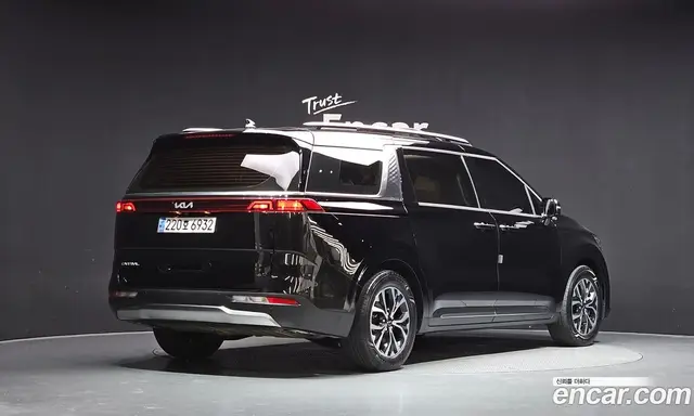 Kia Carnival, 2023, 17 083 км