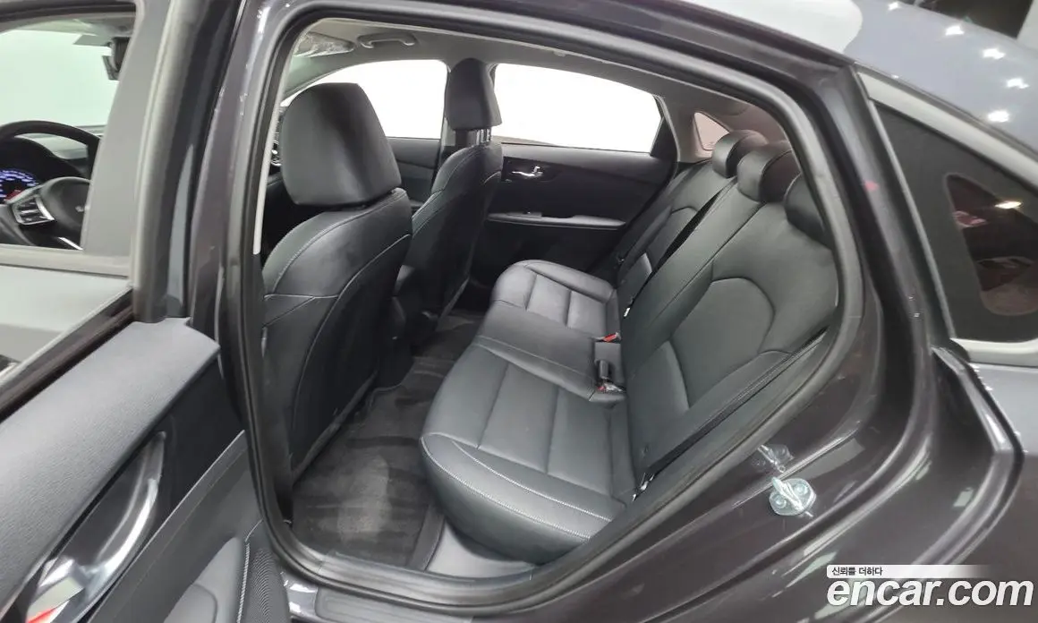 Kia K3 2023 1.6 автомат (гидро), фото 16