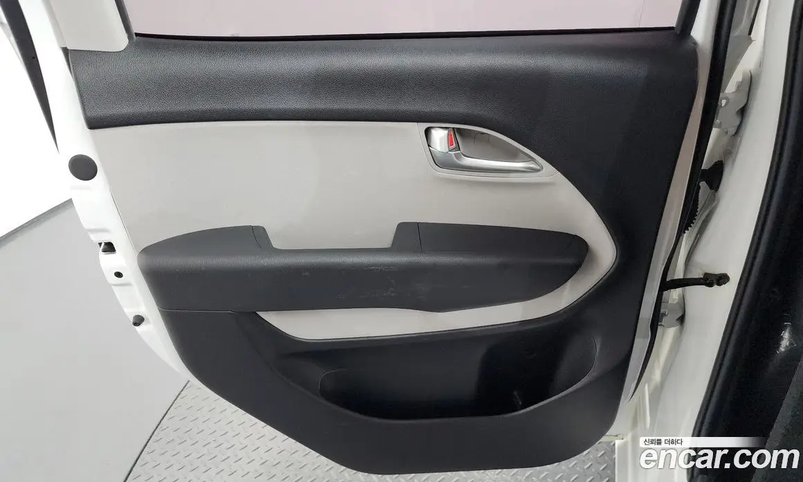 Kia Ray 2024 1.0 автомат (гидро), фото 15