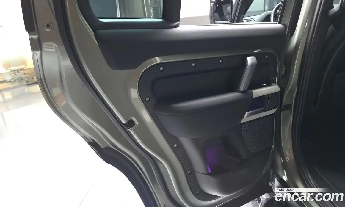 Land Rover Defender 2021 2.0 автомат (гидро), фото 15 Land Rover Defender 2021 2.0 автомат (гидро), фото 15