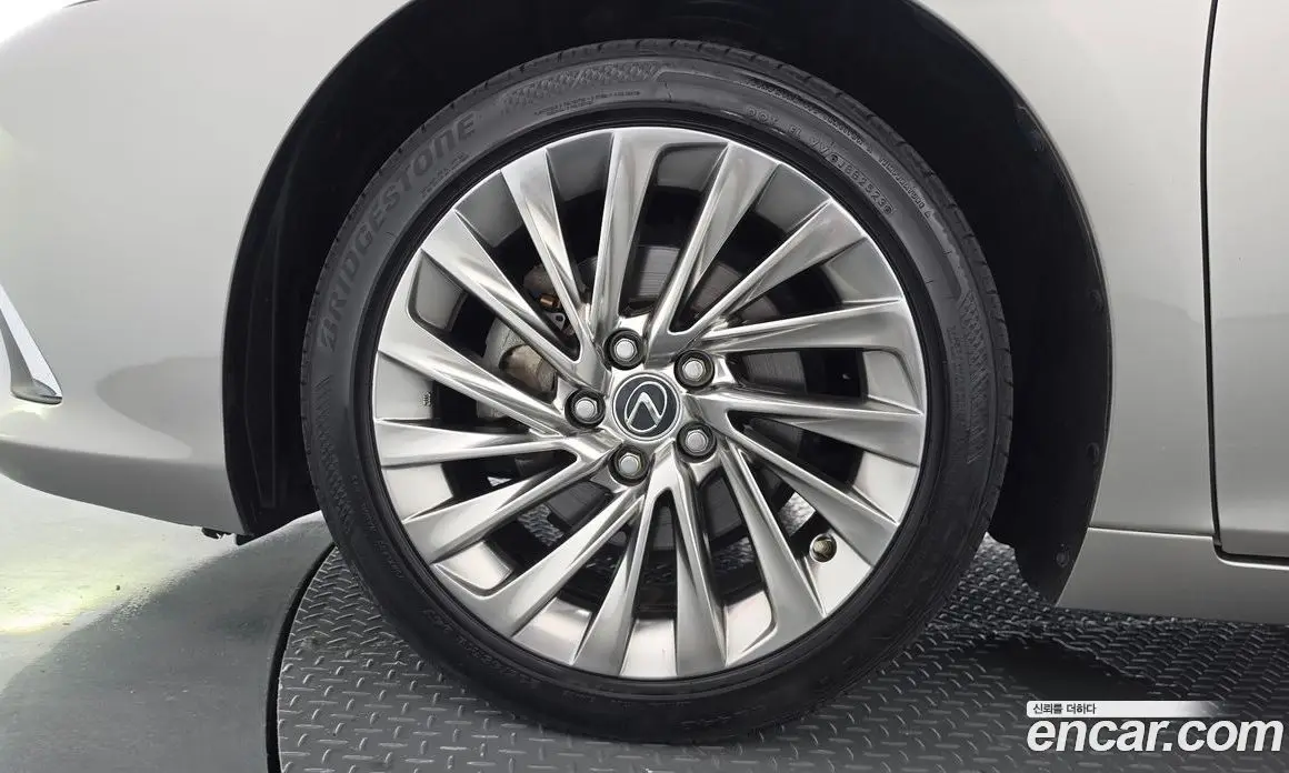 Lexus ES 2022 2.5 автомат (гидро), фото 5 Lexus ES 2022 2.5 автомат (гидро), фото 5