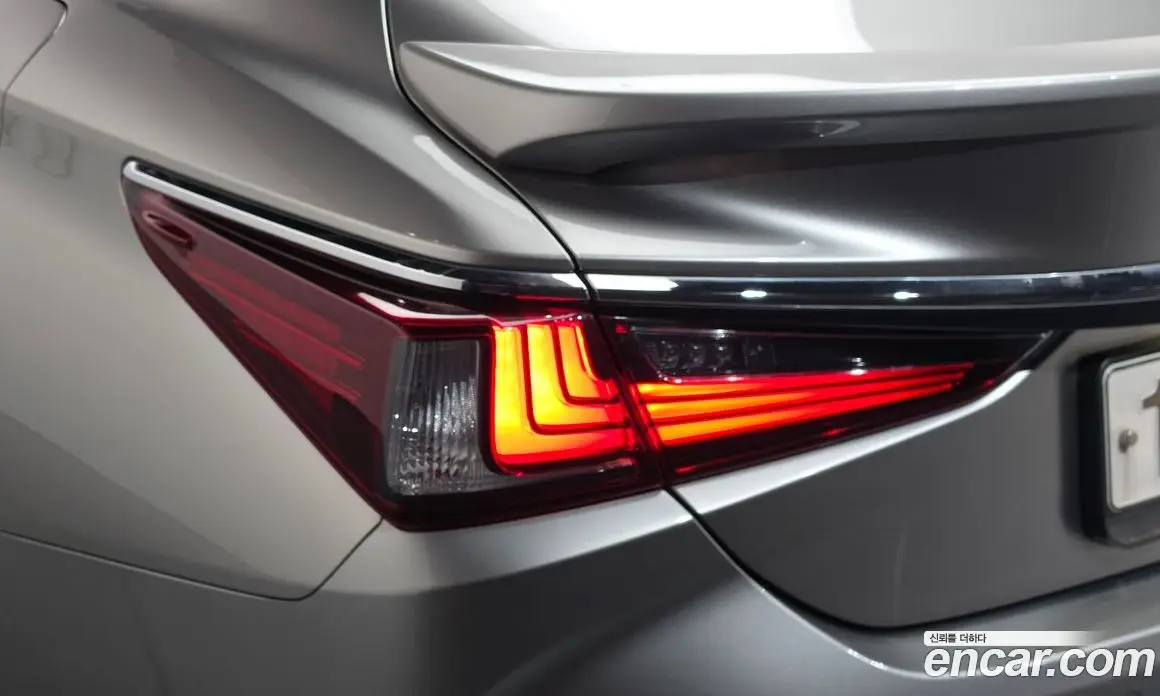 Lexus ES 2022 2.5 автомат (гидро), фото 9 Lexus ES 2022 2.5 автомат (гидро), фото 9