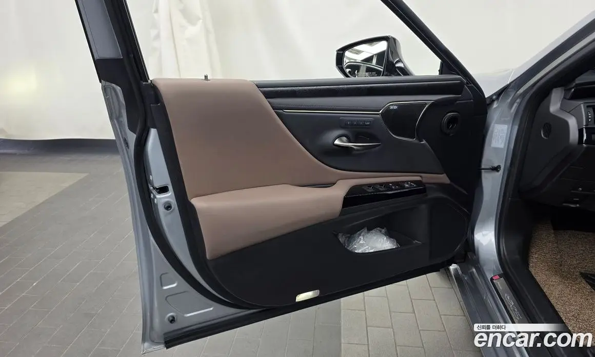 Lexus ES 2023 2.5 автомат (гидро), фото 14 Lexus ES 2023 2.5 автомат (гидро), фото 14