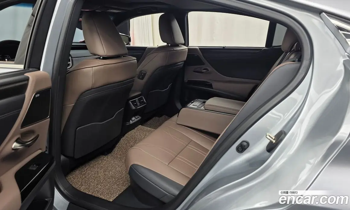 Lexus ES 2023 2.5 автомат (гидро), фото 16 Lexus ES 2023 2.5 автомат (гидро), фото 16