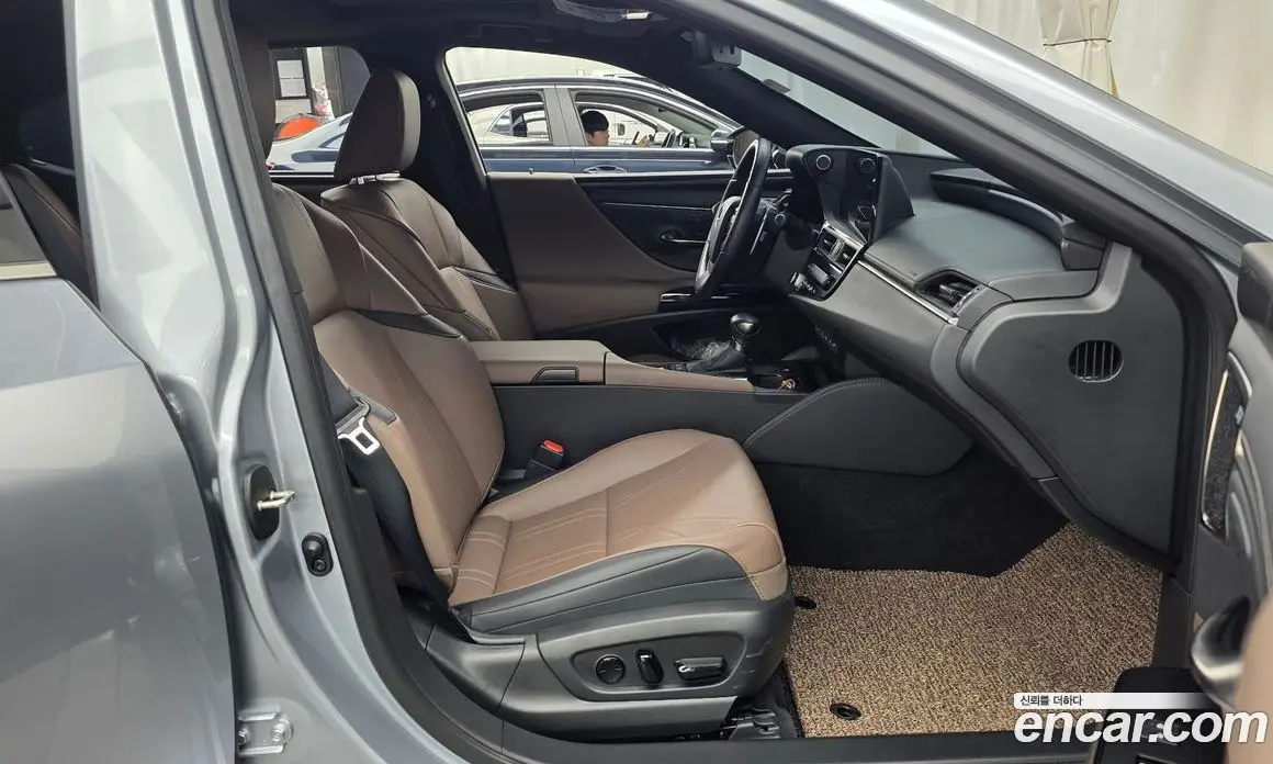 Lexus ES 2023 2.5 автомат (гидро), фото 17 Lexus ES 2023 2.5 автомат (гидро), фото 17