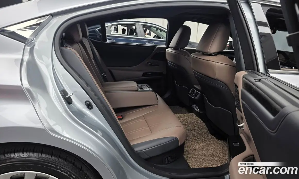 Lexus ES 2023 2.5 автомат (гидро), фото 18 Lexus ES 2023 2.5 автомат (гидро), фото 18