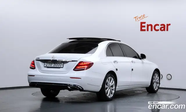 Mercedes-Benz E-Class 2017 2.0 автомат (гидро), миниатюра 2