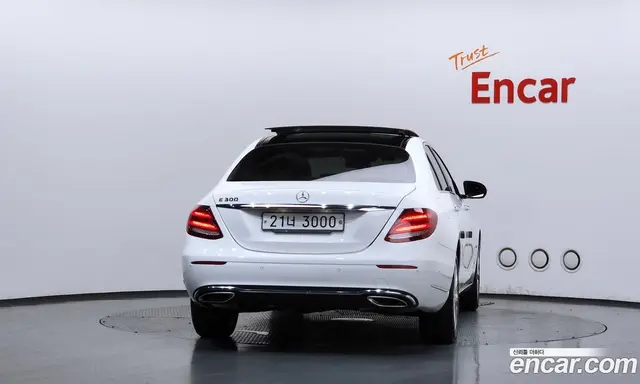 Mercedes-Benz E-Class 2017 2.0 автомат (гидро), миниатюра 4