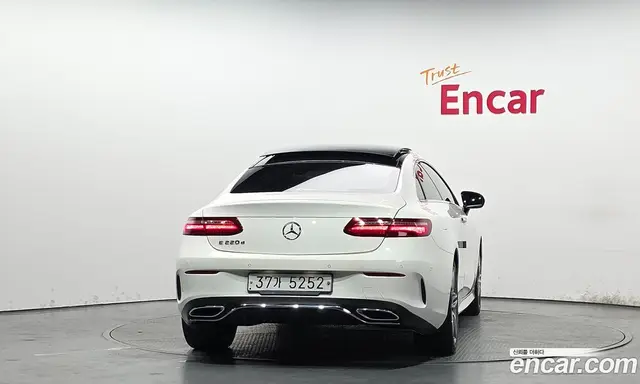 Mercedes-Benz E-Class 2018 1.9 автомат (гидро), миниатюра 4 Mercedes-Benz E-Class 2018 1.9 автомат (гидро), миниатюра 4