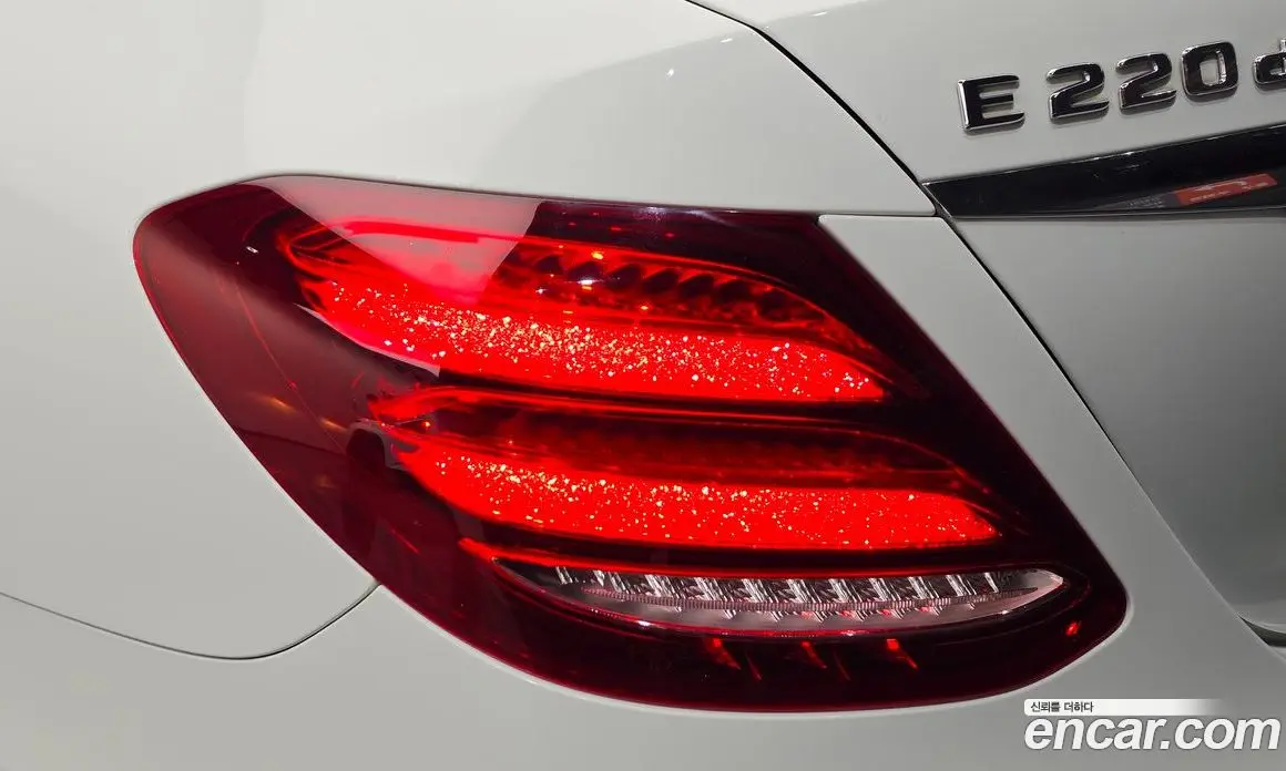 Mercedes-Benz E-Class 2018 1.9 автомат (гидро), фото 9 Mercedes-Benz E-Class 2018 1.9 автомат (гидро), фото 9