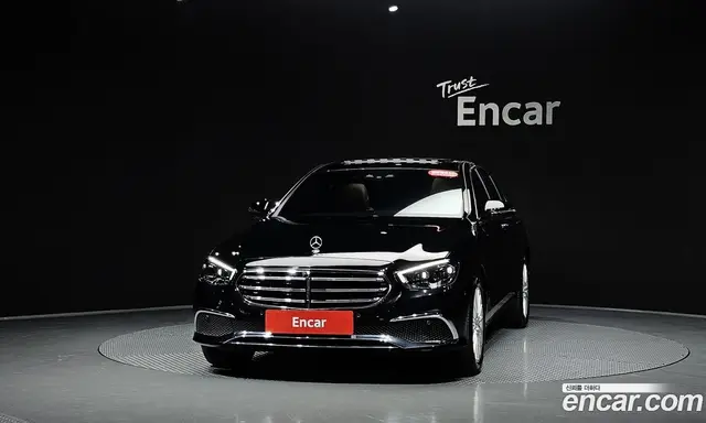 Mercedes-Benz E-Class 2022 2.0 автомат (гидро), миниатюра 2