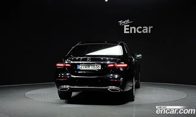 Mercedes-Benz E-Class 2022 2.0 автомат (гидро), миниатюра 3