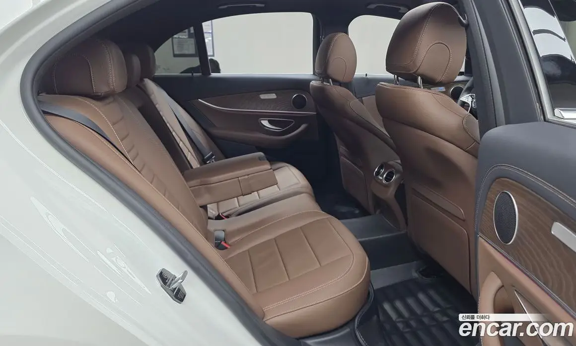 Mercedes-Benz E-Class 2023 2.0 автомат (гидро), фото 17