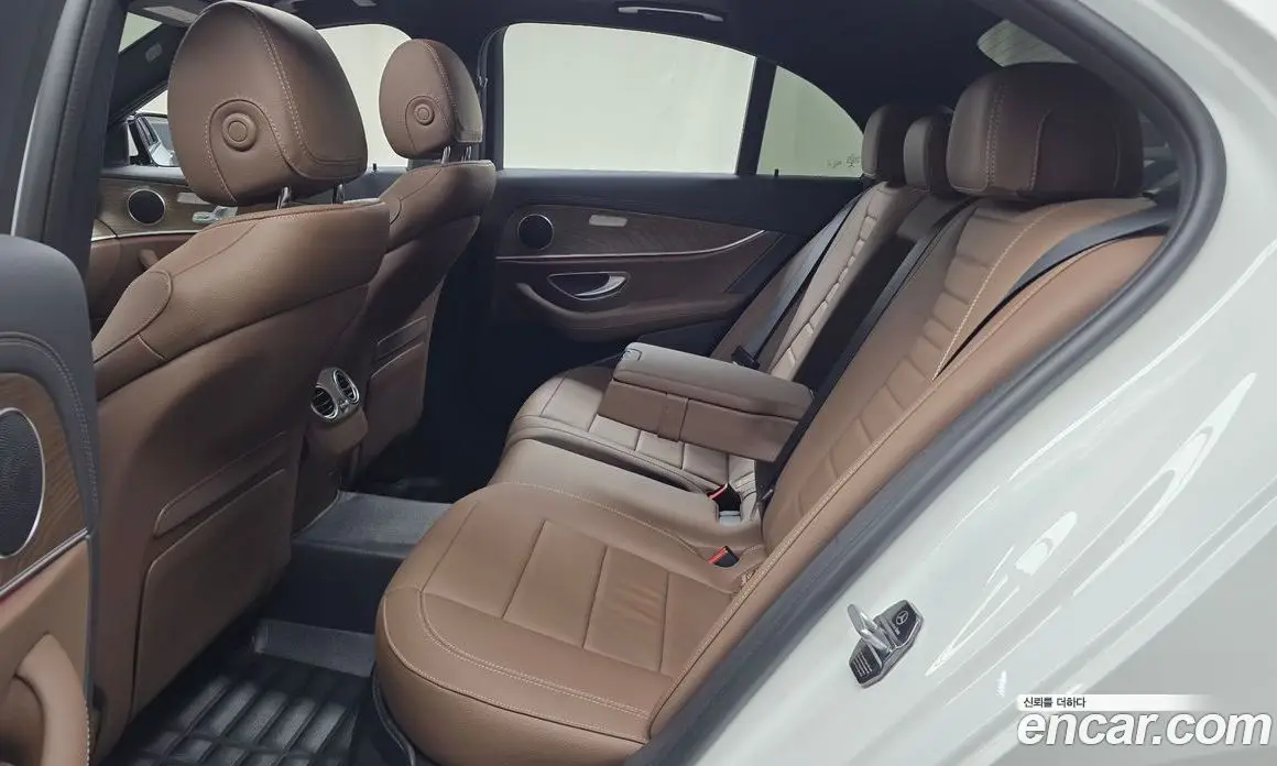 Mercedes-Benz E-Class 2023 2.0 автомат (гидро), фото 18