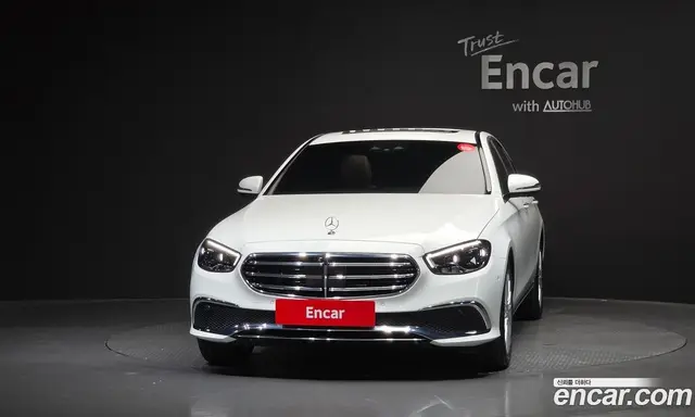 Mercedes-Benz E-Class 2023 2.0 автомат (гидро), миниатюра 3