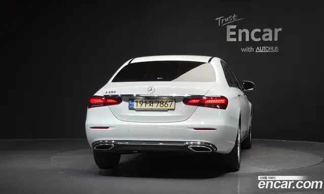 Mercedes-Benz E-Class 2023 2.0 автомат (гидро), миниатюра 4