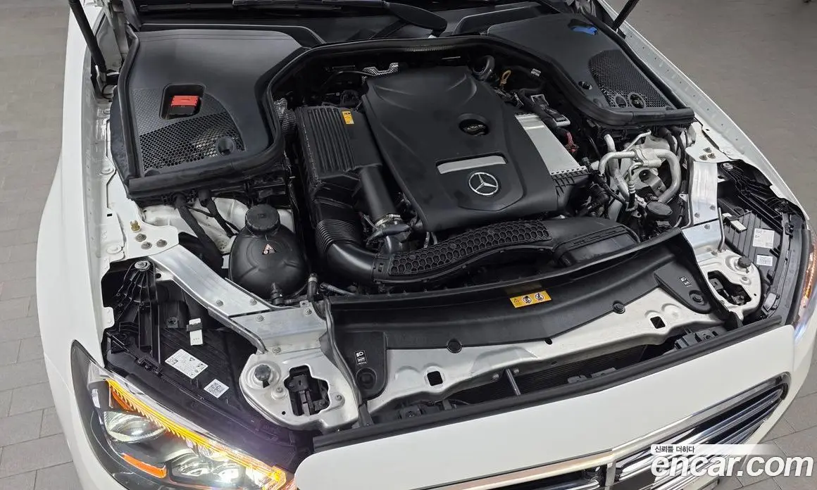Mercedes-Benz E-Class 2023 2.0 автомат (гидро), фото 6