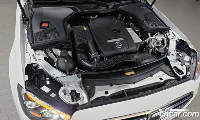 Mercedes-Benz E-Class 2023 2.0 автомат (гидро), миниатюра 6