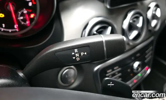 Mercedes-Benz GLA-Class 2018 2.0 автомат (гидро), миниатюра 12