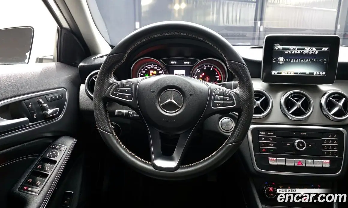 Mercedes-Benz GLA-Class 2018 2.0 автомат (гидро), фото 18