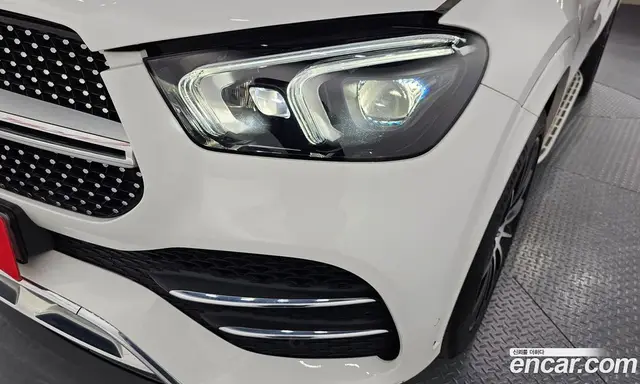 Mercedes-Benz GLE-Class 2023 3.0 автомат (гидро), миниатюра 8