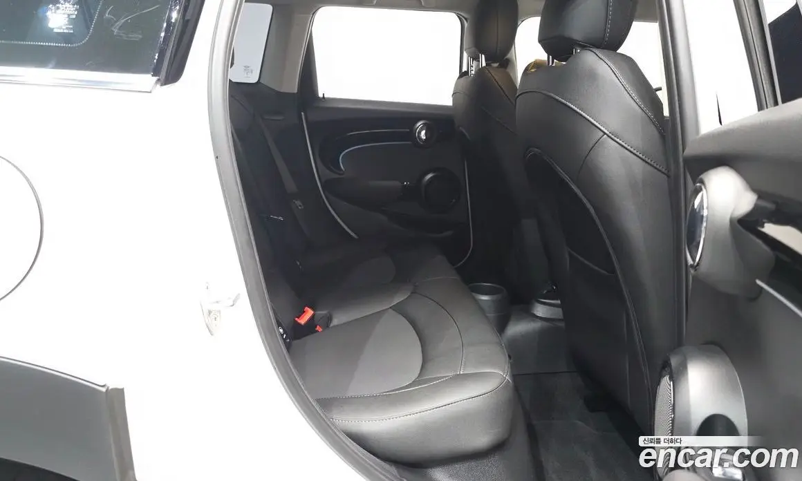 Mini Cooper 2024 1.5 автомат (гидро), фото 16