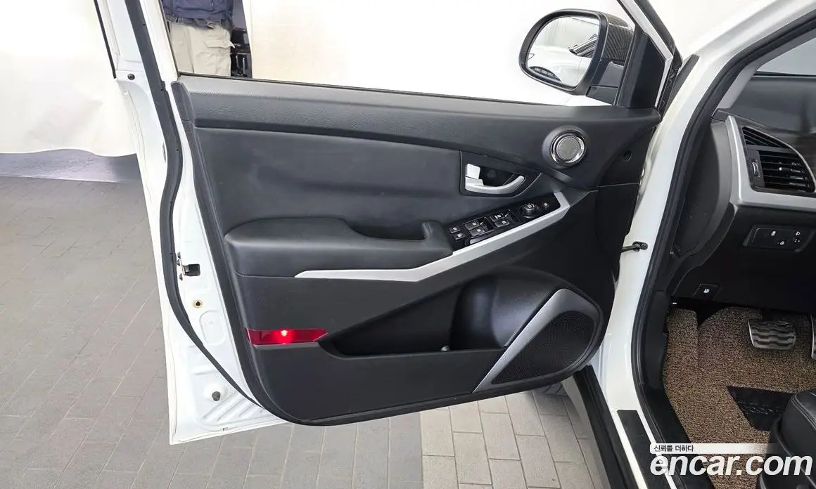 SsangYong Korando 2016 2.2 автомат (гидро), фото 14