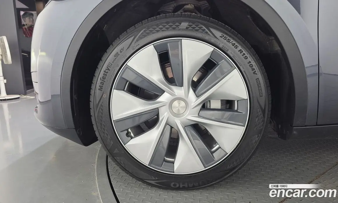 Tesla Model Y 2023 0.2 автомат (гидро), фото 5 Tesla Model Y 2023 0.2 автомат (гидро), фото 5