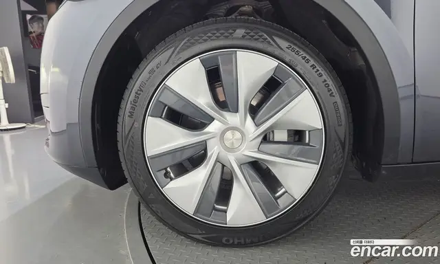 Tesla Model Y 2023 0.2 автомат (гидро), миниатюра 5 Tesla Model Y 2023 0.2 автомат (гидро), миниатюра 5