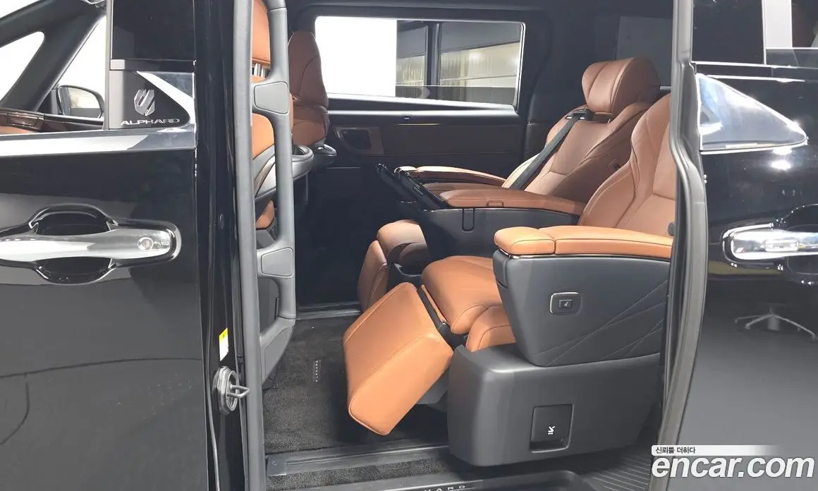 Toyota Alphard 2025 2.5 автомат (гидро), фото 16