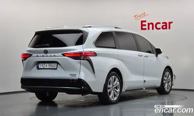 Toyota Sienna 2022 2.5 автомат (гидро), миниатюра 2