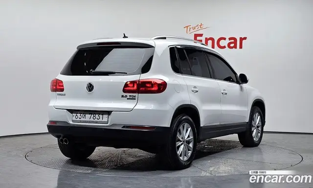 Volkswagen Tiguan 2012 2.0 автомат (гидро), миниатюра 2