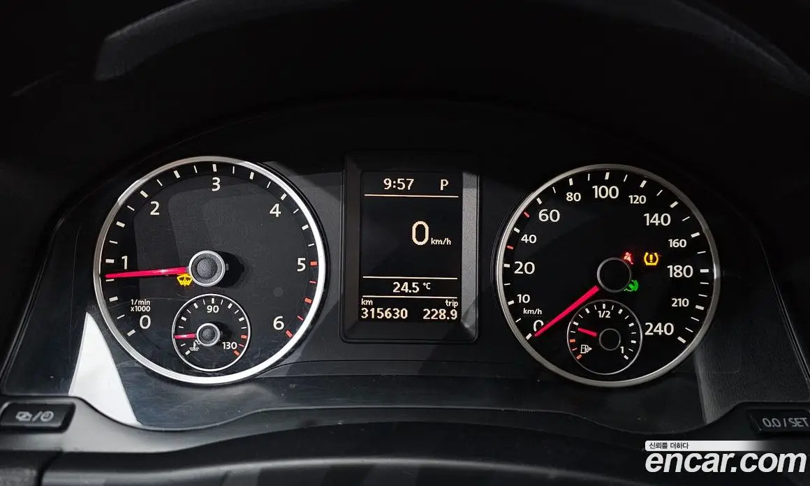 Volkswagen Tiguan 2012 2.0 автомат (гидро), фото 11
