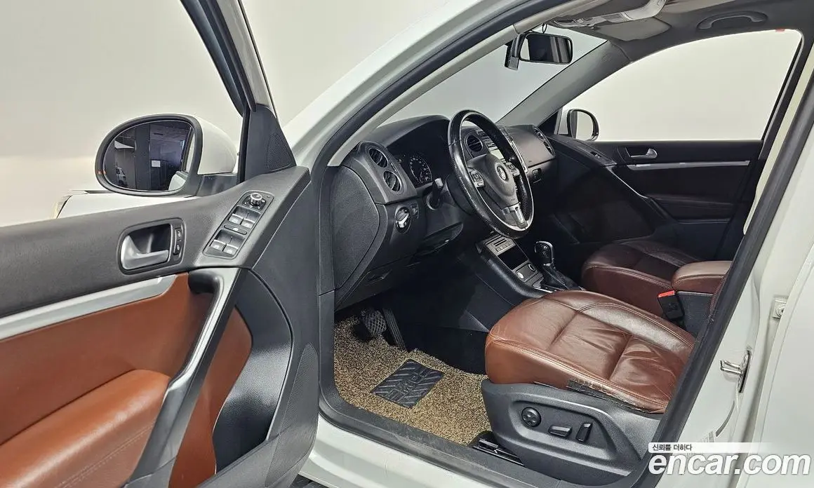 Volkswagen Tiguan 2012 2.0 автомат (гидро), фото 13